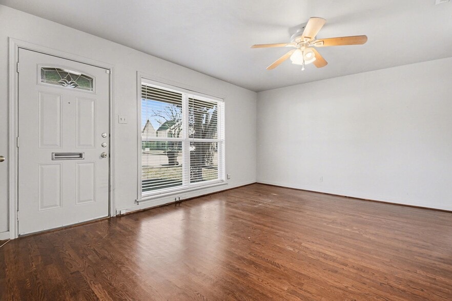 More Photos Of 1004 18th Pl, Plano Office For Lease