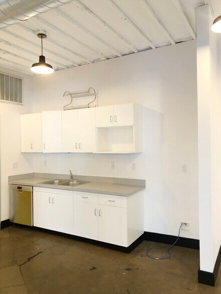 More Photos Of 1120-1136 NW Hoyt St, Portland Office For Lease