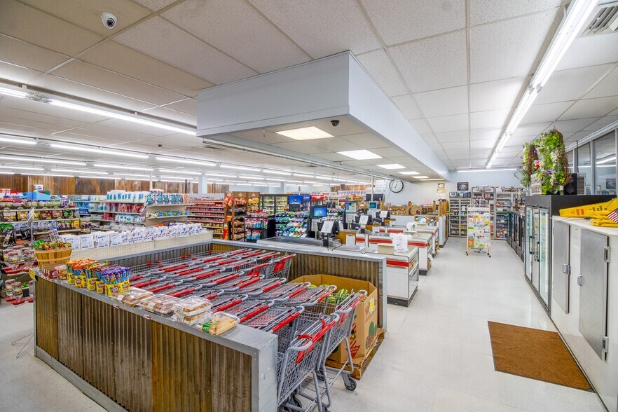 More Photos Of 381 E Colorado Dr, Bayfield Storefront For Sale