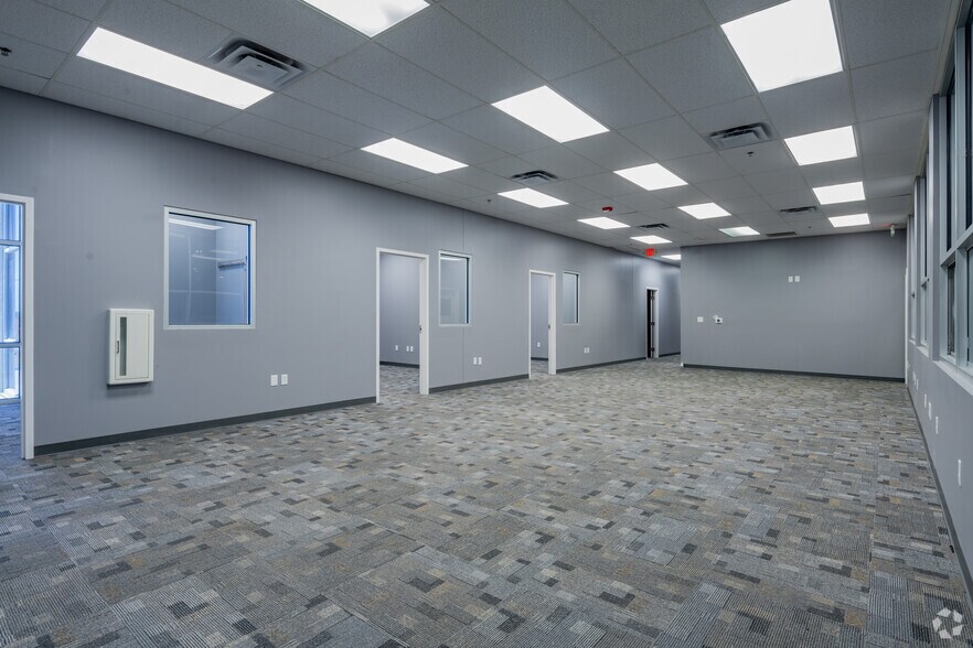 More Photos Of 10120 Fischer Rd, Von Ormy Distribution For Sale