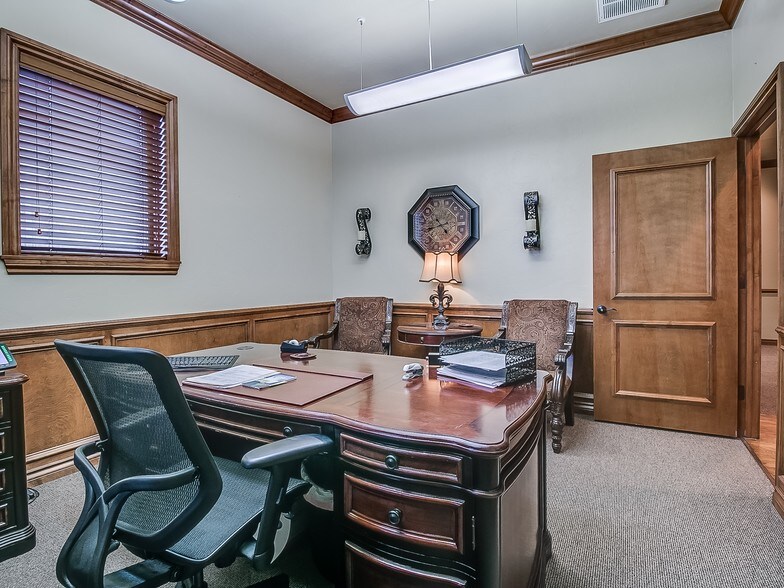 More Photos Of 1000 NW 139th Street Pky, Oklahoma City Office For Lease