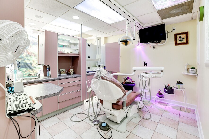 More Photos Of 931-947 Russell Ave, Gaithersburg Medical For Lease