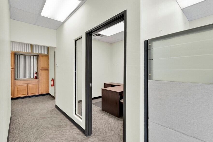 More Photos Of 12180 Ridgecrest Rd, Victorville Showroom For Lease