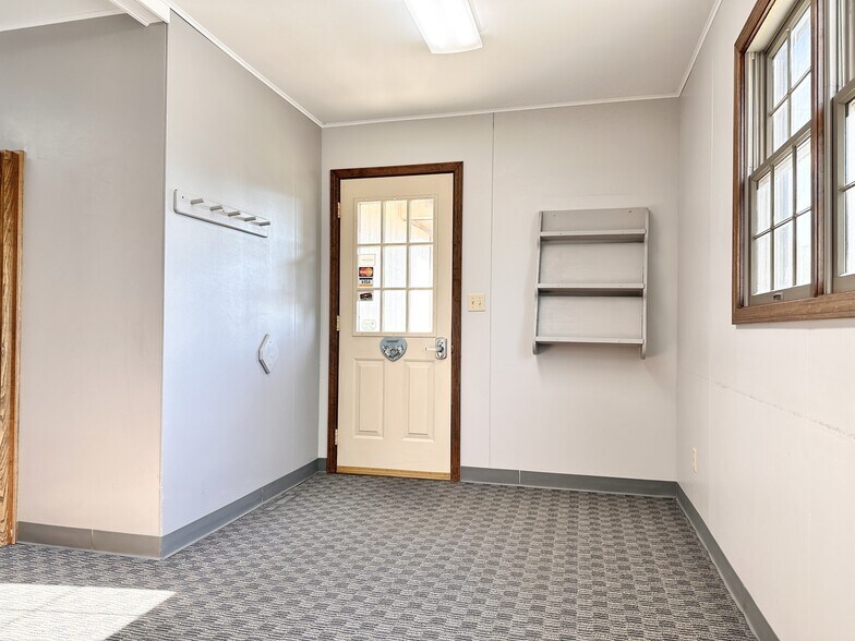 More Photos Of 152 E 8th St, Trenton Office For Sale