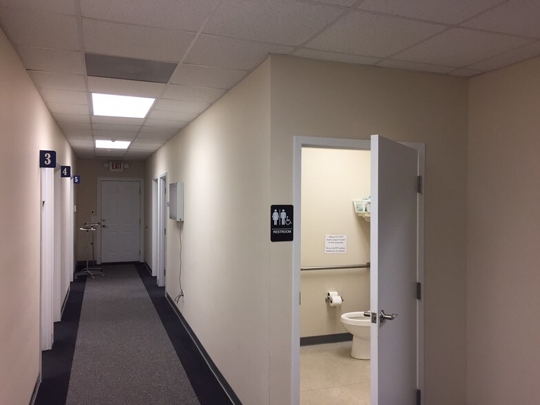 More Photos Of 1001 N Main St, Troy Medical For Sale