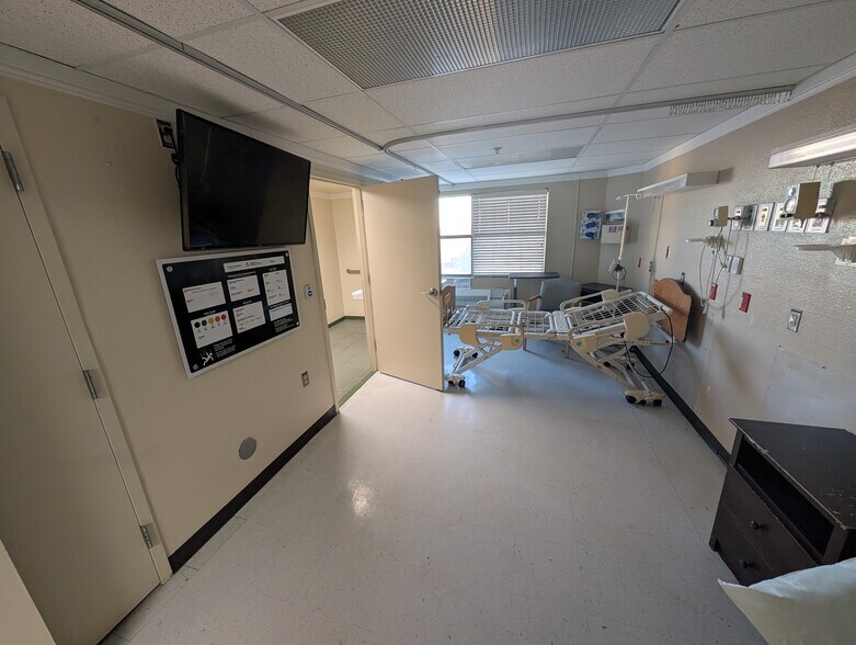 More Photos Of 1221 N Cotton St, El Paso Hospital For Lease