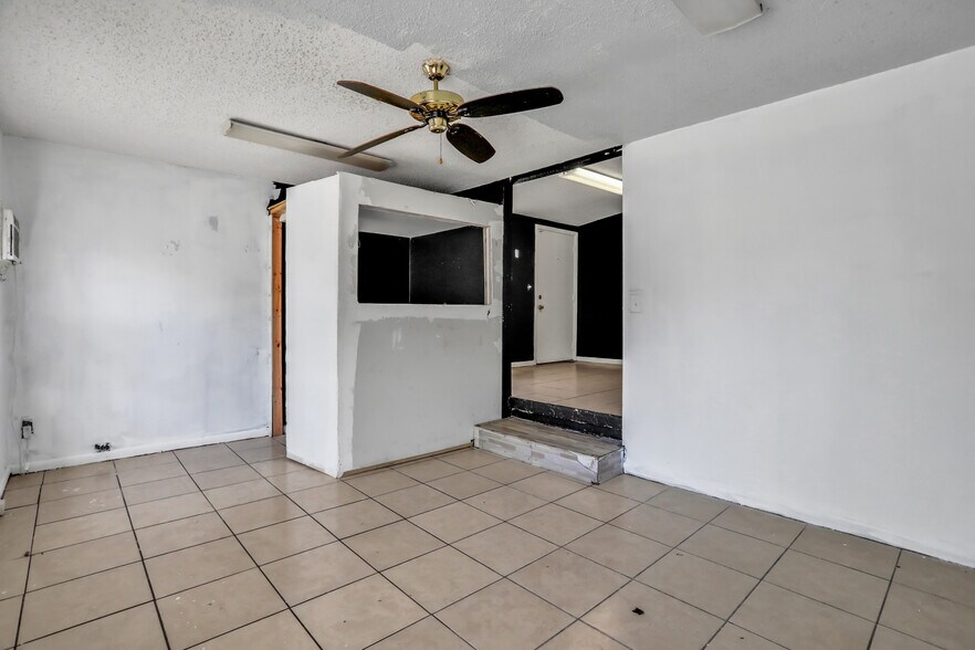 More Photos Of 6406 Merrill Rd, Jacksonville Office For Sale