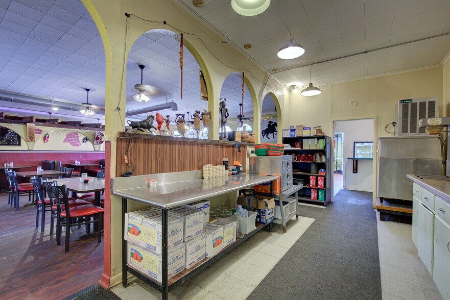 More Photos Of 217 College St, Sulphur Springs General Retail For Sale