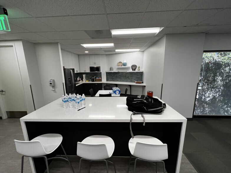 More Photos Of 2021 E Del Amo Blvd, Rancho Dominguez Office For Sale