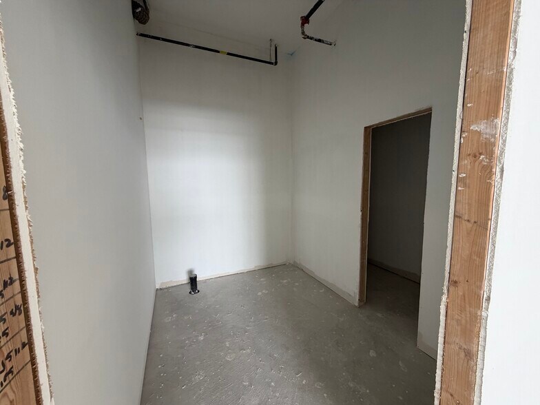 More Photos Of 200 Dissette St, Bradford West Gwillimbury Apartments For Lease
