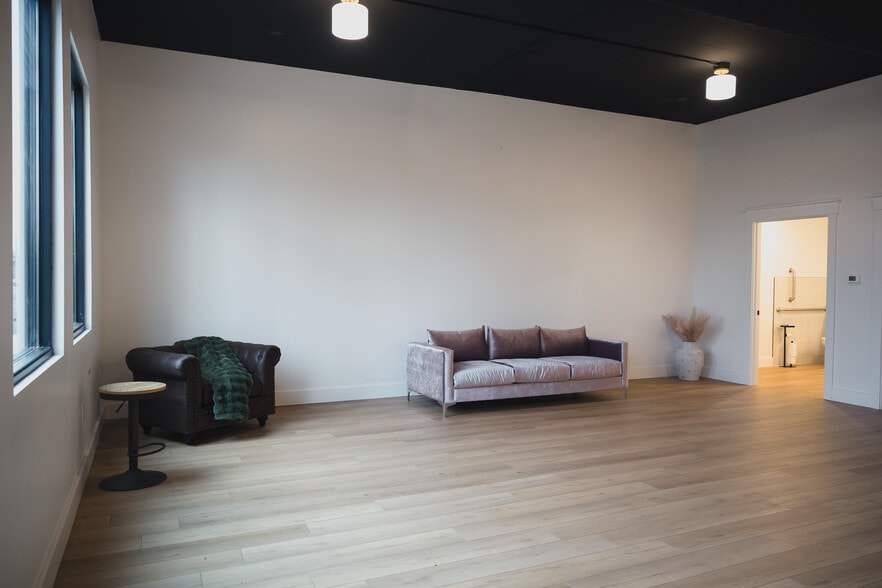 More Photos Of 4430 W Jonathan Moore Pike, Columbus Office Residential For Lease