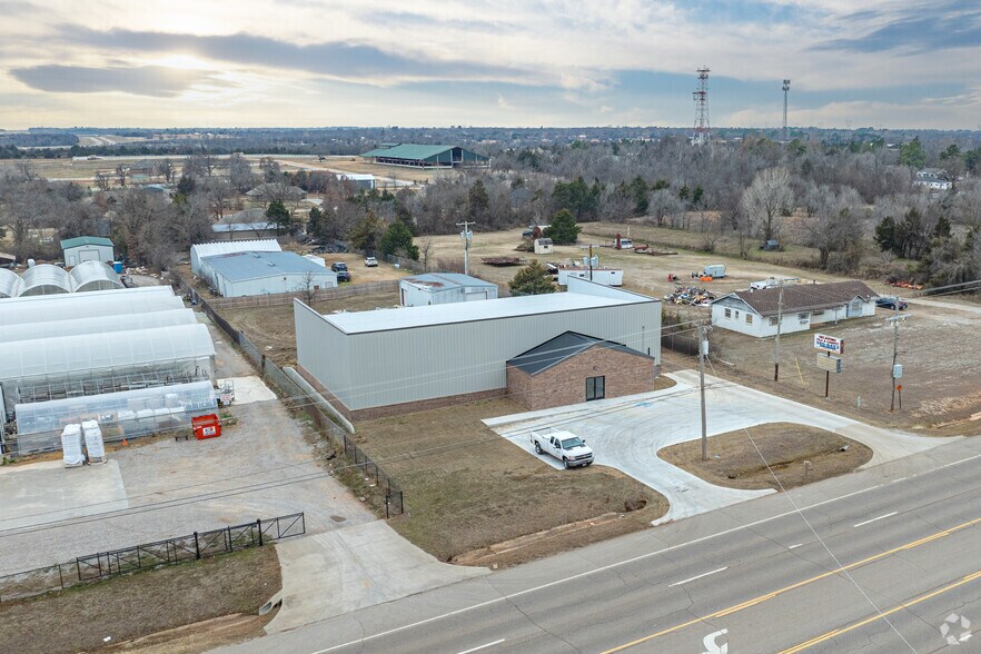 More Photos Of 18608 NE 23rd St, Harrah Light Distribution For Lease