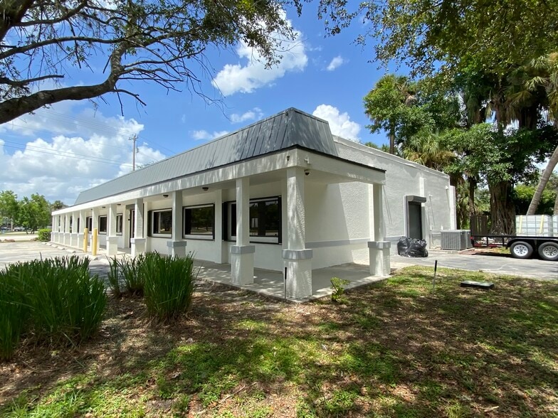 More Photos Of 6350 Bayshore Rd, North Fort Myers Freestanding For Sale