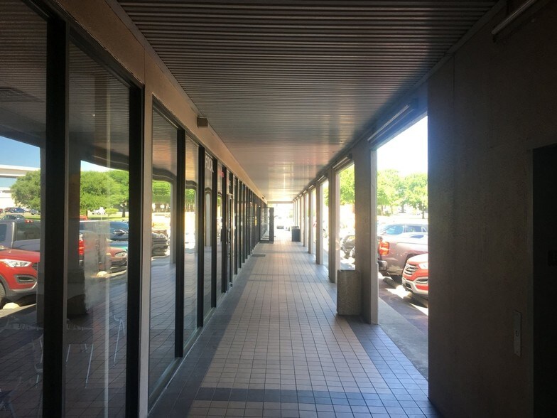 More Photos Of 5720 Bandera Rd, San Antonio Unknown For Lease