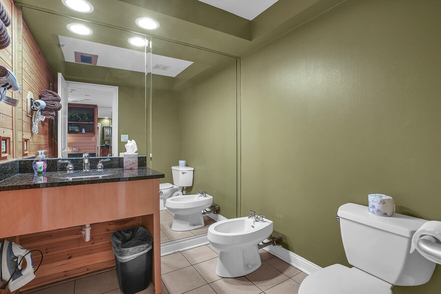 More Photos Of 16W621 S Frontage Rd, Willowbrook Hotel For Sale