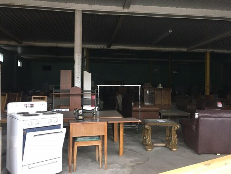 More Photos Of 3532 Petawawa Blvd, Petawawa Warehouse For Lease