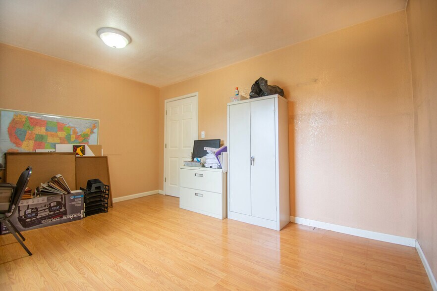 More Photos Of 39031 Strawberry Ct, Kenai Flex For Sale