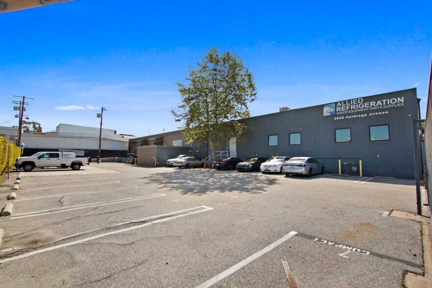 More Photos Of 3650 S Holdrege Ave, Los Angeles Light Manufacturing For Lease