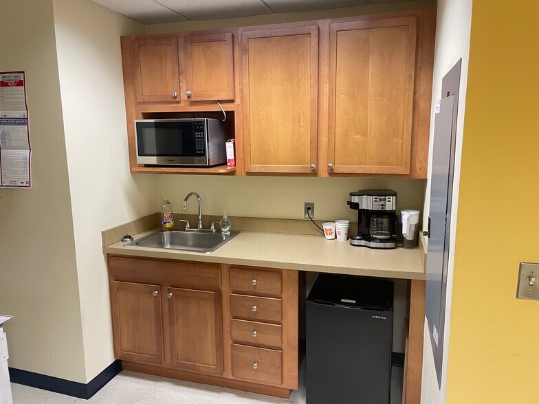 More Photos Of 804 Pershing Dr, Silver Spring Medical For Sale