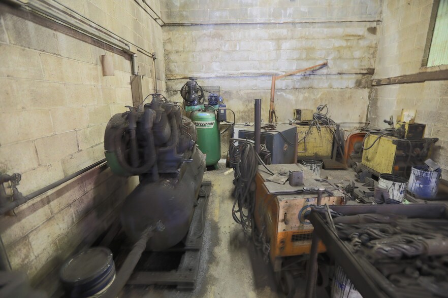 More Photos Of 633 Fellows Ave, Hanover Township Warehouse For Sale