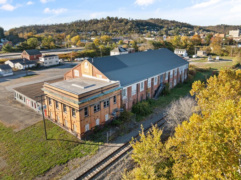 More Photos Of 2200 Union St, Bellaire Warehouse For Sale