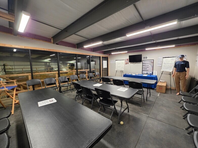 More Photos Of 2050 Old Bailey Rd, Ridgeland Showroom For Lease