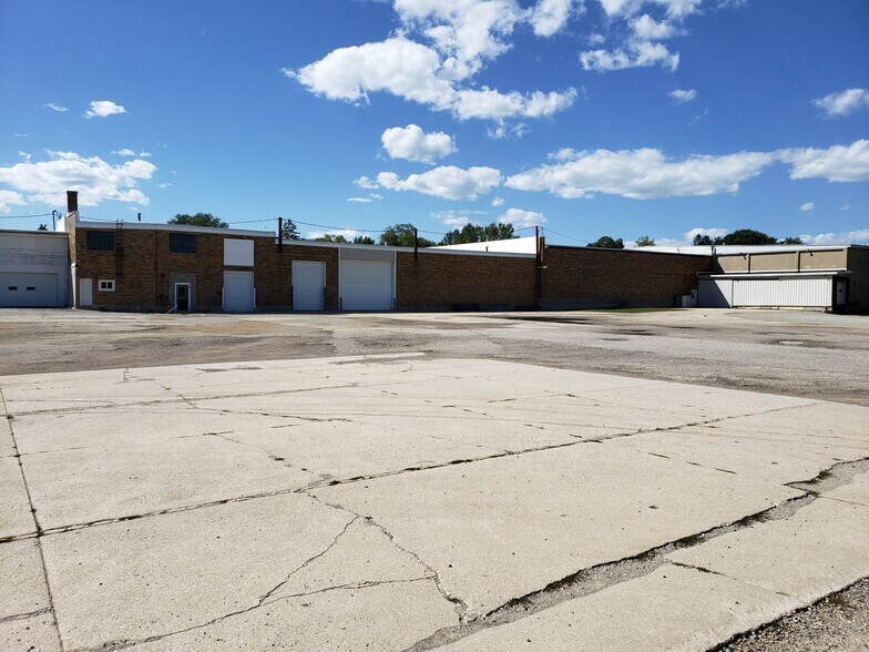 More Photos Of 100 Washington St, Fox Lake Warehouse For Lease