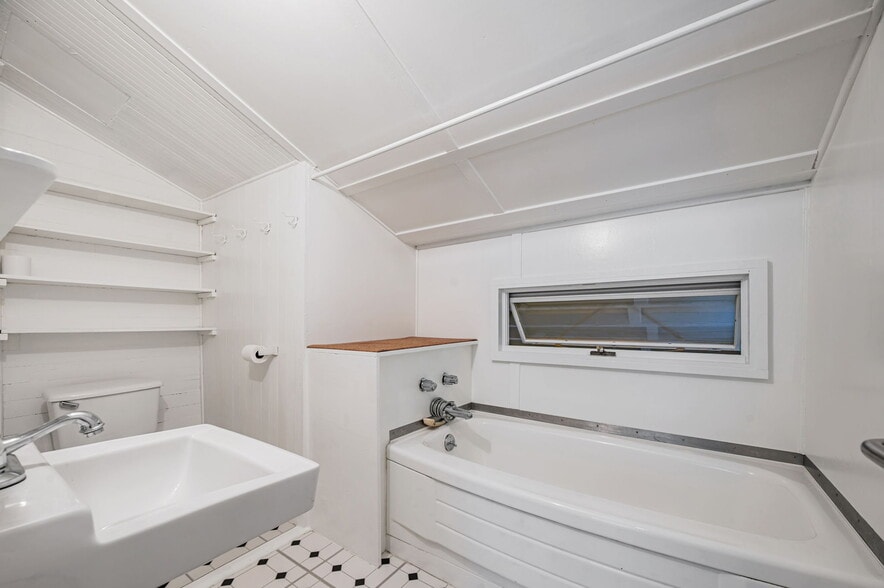 More Photos Of 1315 Natoma St, San Francisco Industrial For Sale