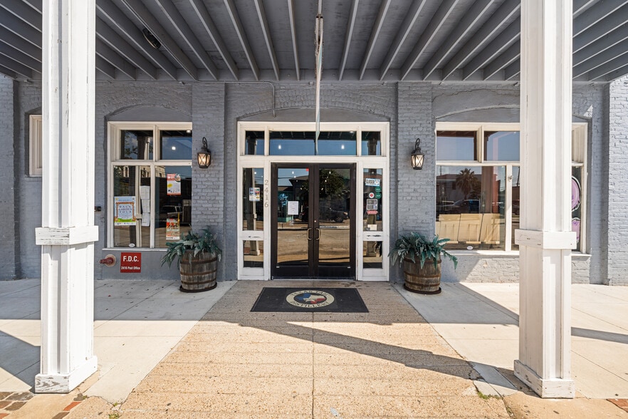 More Photos Of 2416 Post Office St, Galveston Storefront Retail Residential For Sale