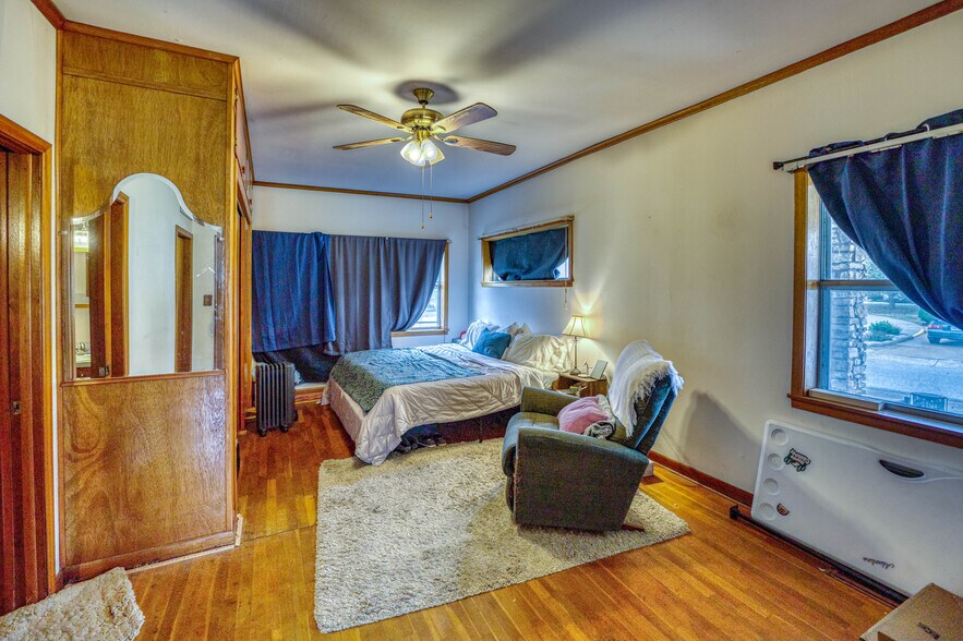 More Photos Of 208 Court St, Jasper Hotel For Sale