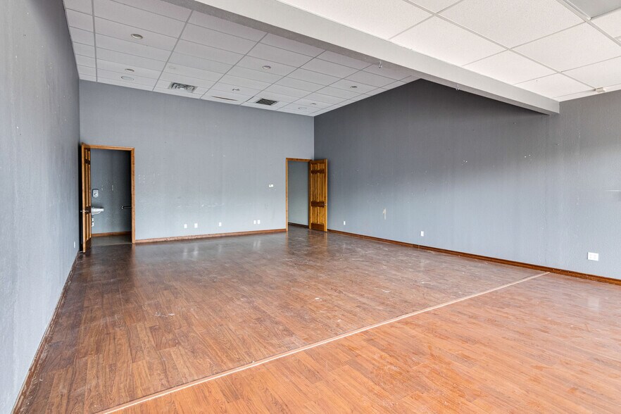 More Photos Of 5411 Basswood Blvd, Fort Worth Medical For Lease