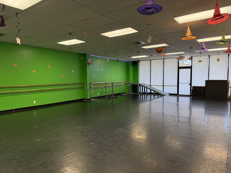 More Photos Of 2121-2155 W Republic Rd, Springfield Unknown For Lease