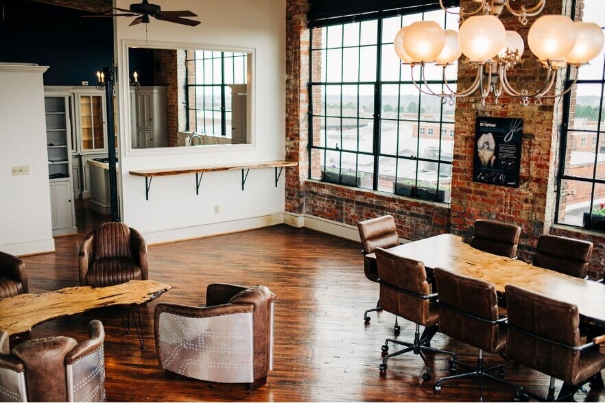 More Photos Of 807 Gervais St, Columbia Office For Sale