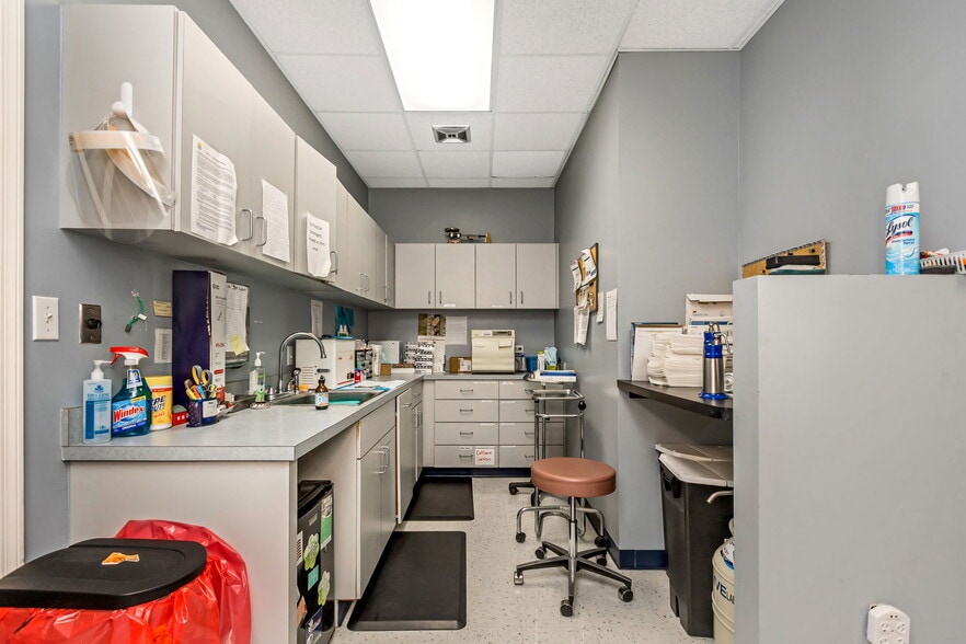 More Photos Of 7641 66th St N, Pinellas Park Medical For Sale