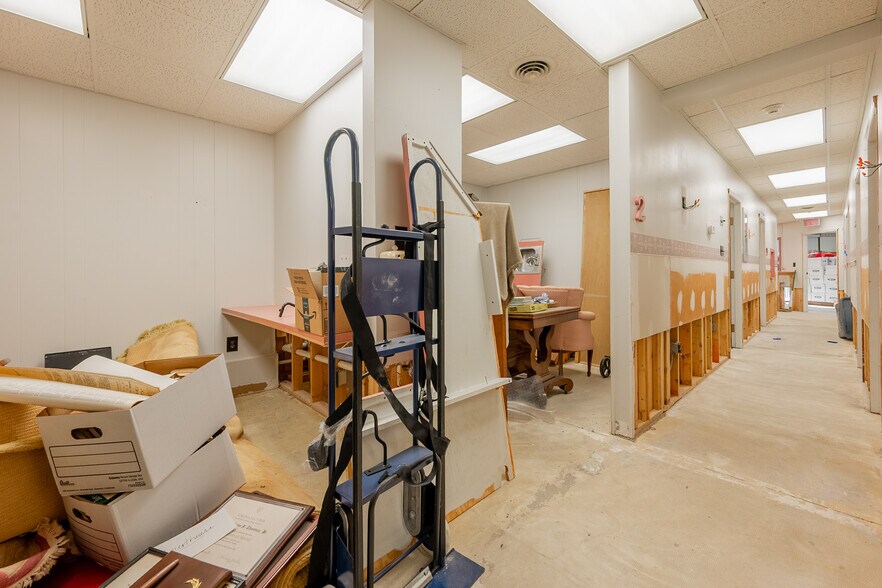More Photos Of 65 E Main St, Pulaski Coworking Space