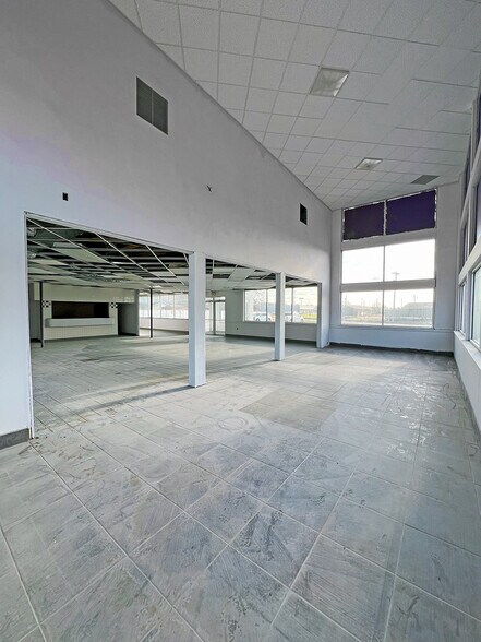 More Photos Of 1411 Camp Jackson Rd, East Saint Louis Fast Food For Sale