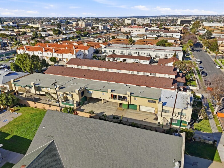 More Photos Of 16105 S Denker Ave, Gardena Multifamily For Sale