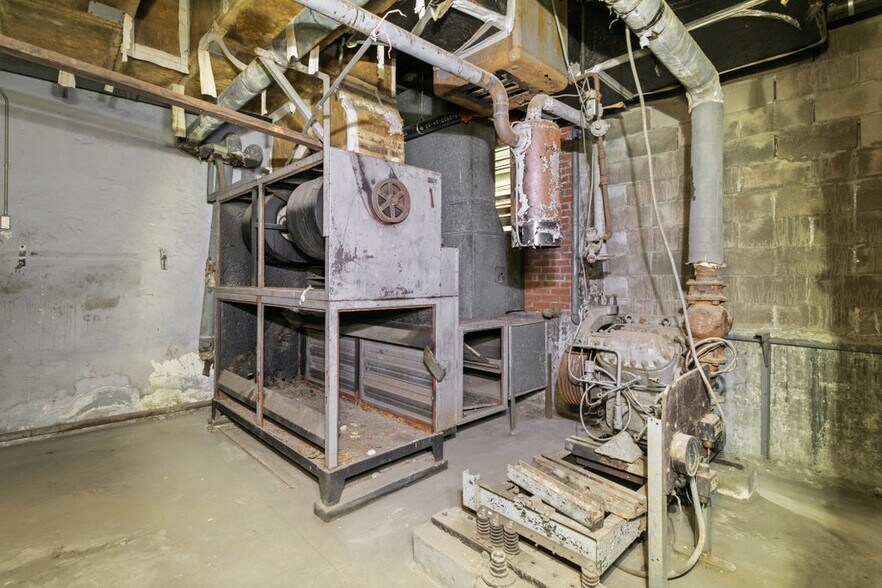 More Photos Of 327-345 E Bay St, Jacksonville Office For Sale