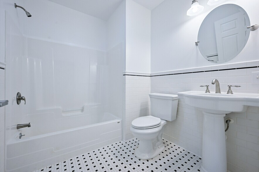 More Photos Of 56 Main St, Stamford Hotel For Sale