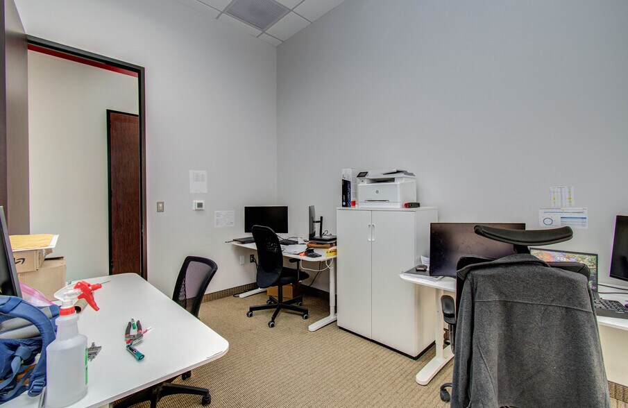More Photos Of 9330 Kirby Dr, Houston Research And Development For Lease