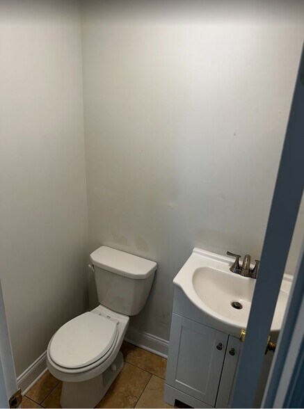 More Photos Of 117 Longwood Dr SE, Huntsville Storefront Retail Office For Lease