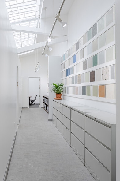 More Photos Of 234 Russell St, Brooklyn Showroom For Lease