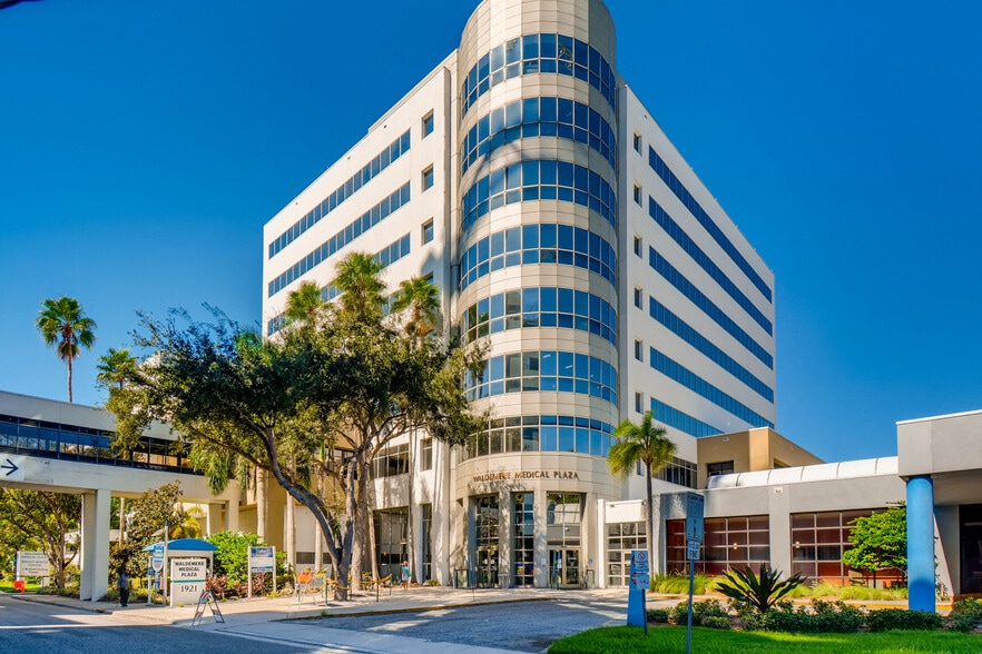 More Photos Of 1921 Waldemere St, Sarasota Medical For Lease