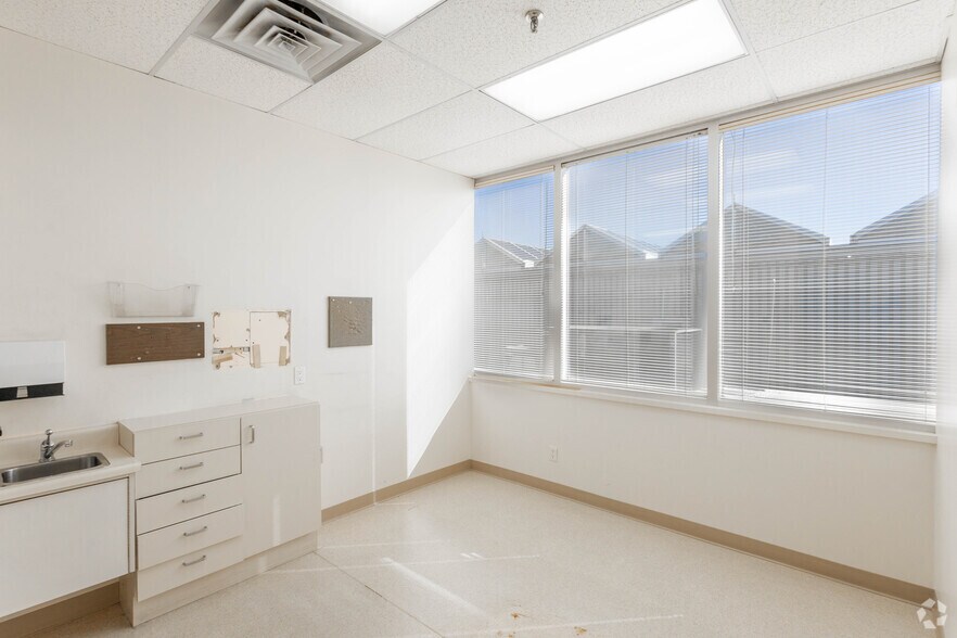 More Photos Of 1431-1527 Rebecca St, Oakville Unknown For Sale