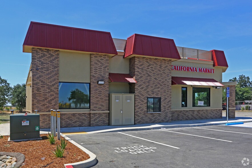 More Photos Of 1490 E Main St, Woodland Freestanding For Lease