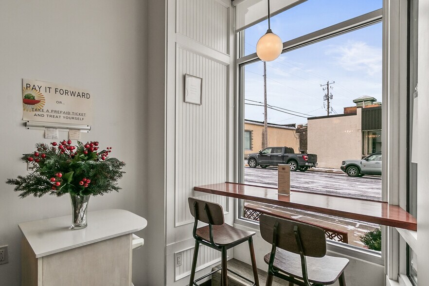 More Photos Of 618 Oak St, Baraboo General Retail For Sale