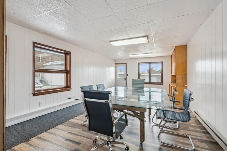 More Photos Of 118 W Mission St, Strawberry Point Loft Creative Space For Lease