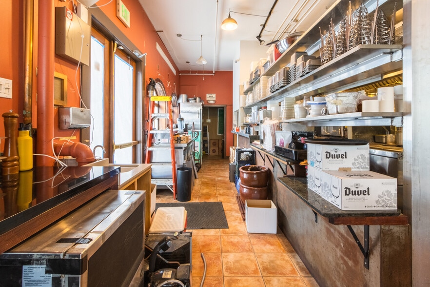 More Photos Of 800 Greenwich St, San Francisco Storefront Retail Residential For Lease