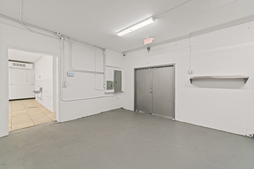 More Photos Of 913 SW 8th Ave, Hallandale Beach Warehouse For Lease