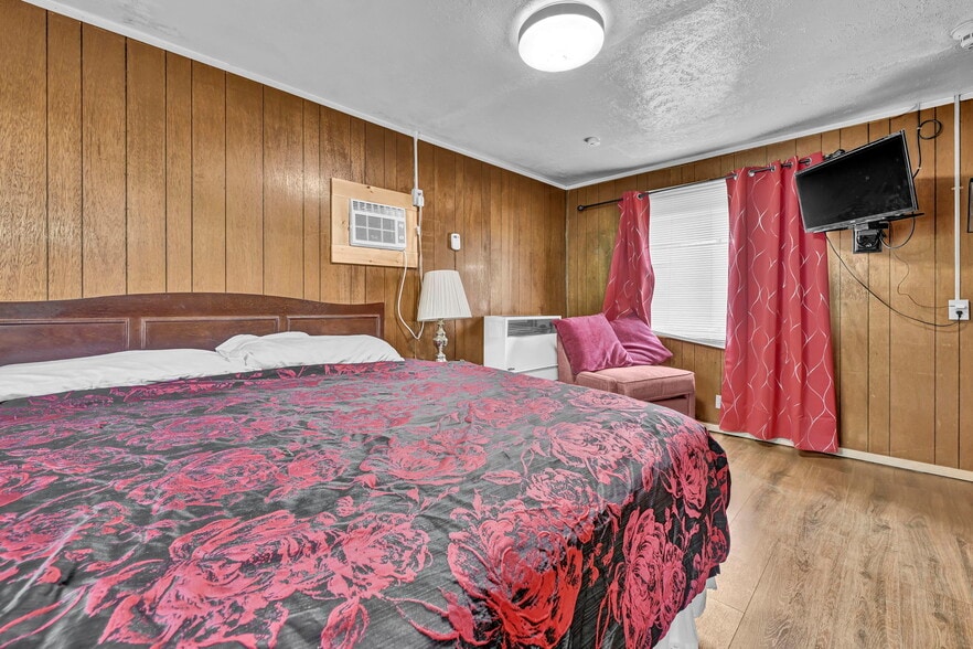 More Photos Of 44077 Oberlin Elyria Rd, Oberlin Hotel For Sale
